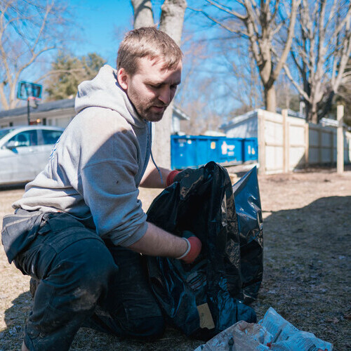 Pickup up the trash