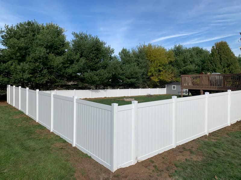 vinyl fence installation 2